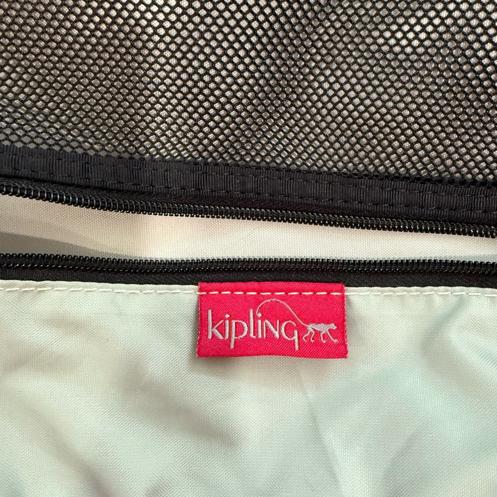 Kipling Large Duffle Bag - Fuschia - Excellent Condition! - Picture 11 of 11